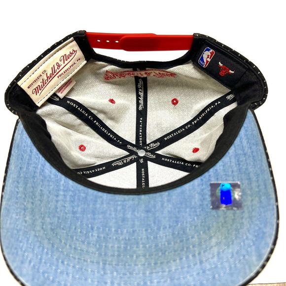 Chicago Bulls Mitchell and Ness Snapback Hat Rare Dotted Pattern All Over - Picture 8 of 12